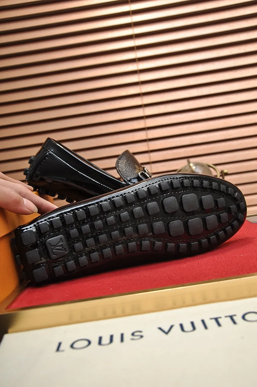 Men's men's shoes 💰420💶 [LV Doudou shoes] (water-dyed cowhide lining) new model is on the market, available on the official website. The new Doudou shoes are processed into single-color materials, and the uppers are made of imported horsehide leather. The body of the shoe is fully hemmed with mark thread, and is lined with imported original cowhide leather. The elegant shoe shape is super suitable for all-matching, and the size is 38-44.